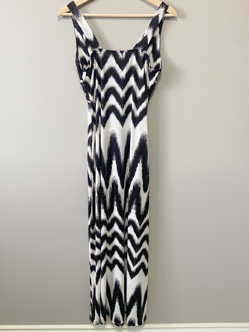 Papillon Blanc Black & White Zigzag Maxi Dress - Picture 2 of 7